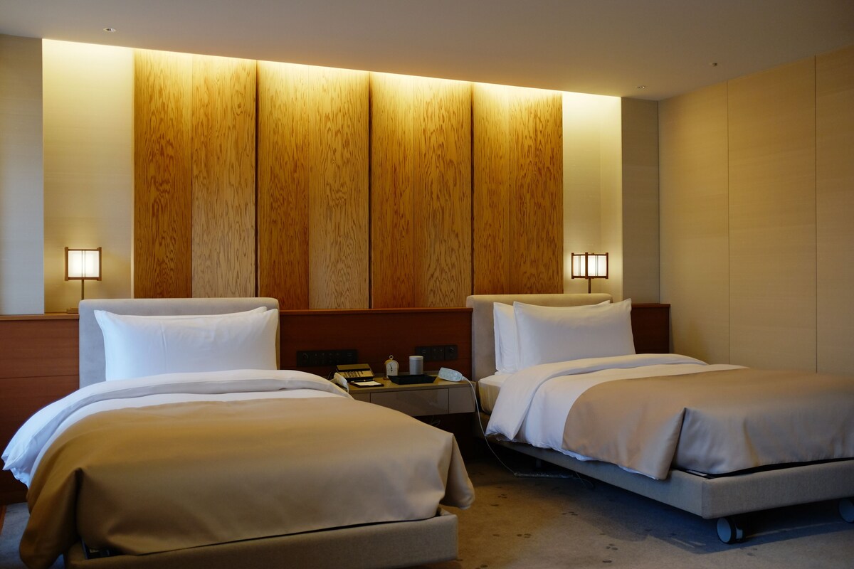 Grand Premier Twin Room(Accessible) | In-room safe, free WiFi