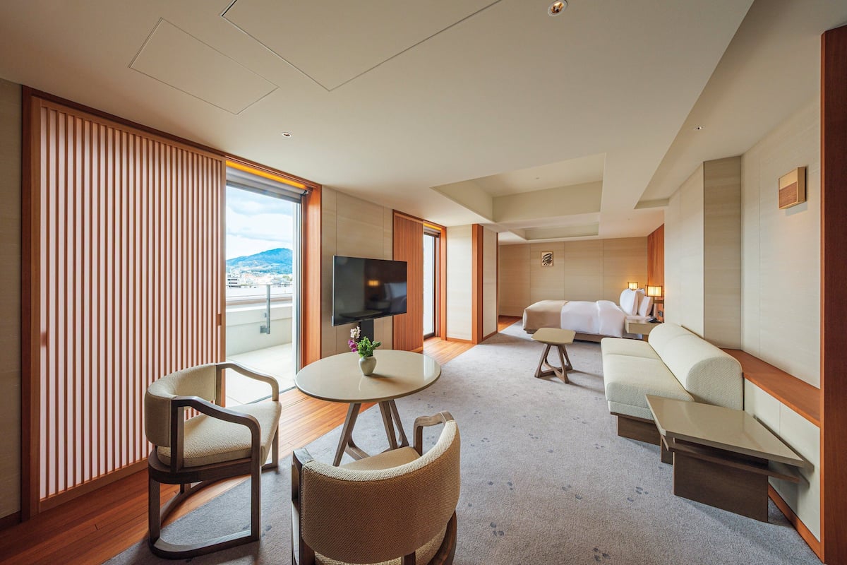 Junior Suite King with Balcony | In-room safe, free WiFi