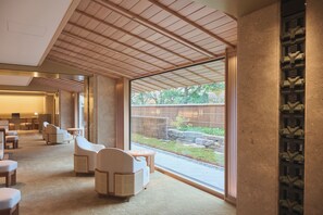 로비 좌석 공간