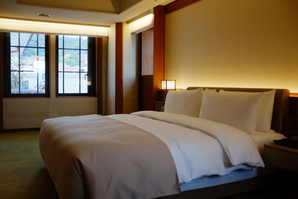 Suite King | In-room safe, free WiFi