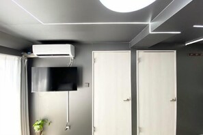 Room - UenoMasakazuBuilding (Tokyo)