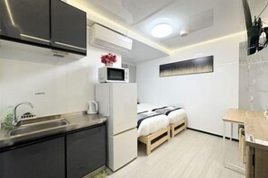 Room - UenoMasakazuBuilding (Tokyo)