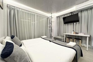 Room - UenoMasakazuBuilding (Tokyo)