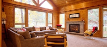 Mountain Lodge w/ Hot Tub + Private River Beach