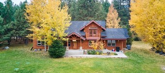 Mountain Lodge w/ Hot Tub + Private River Beach