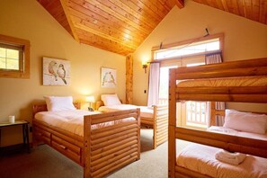 4 bedrooms, iron/ironing board, free WiFi, bed sheets