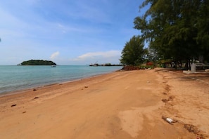 Unclassified image, 5 of 14, button - PD D’Wharf Seaview & Sunset Suite (up to 6 Pax) (Port Dickson)