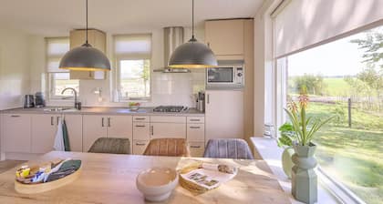 Holiday home with views of alpacas and horses