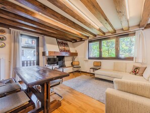 TV - Al Parco by Interhome (Carisolo)