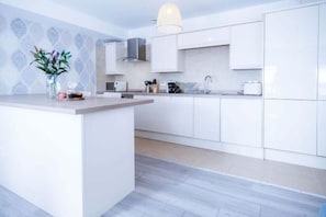Room - Harbour View - 2 Bedroom Apartment - Milford Haven (Milford Haven)