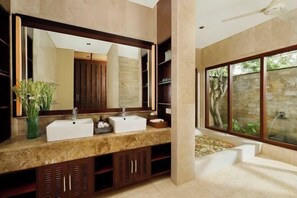 Room - Nagasutra Villa by Nakula (Bali)