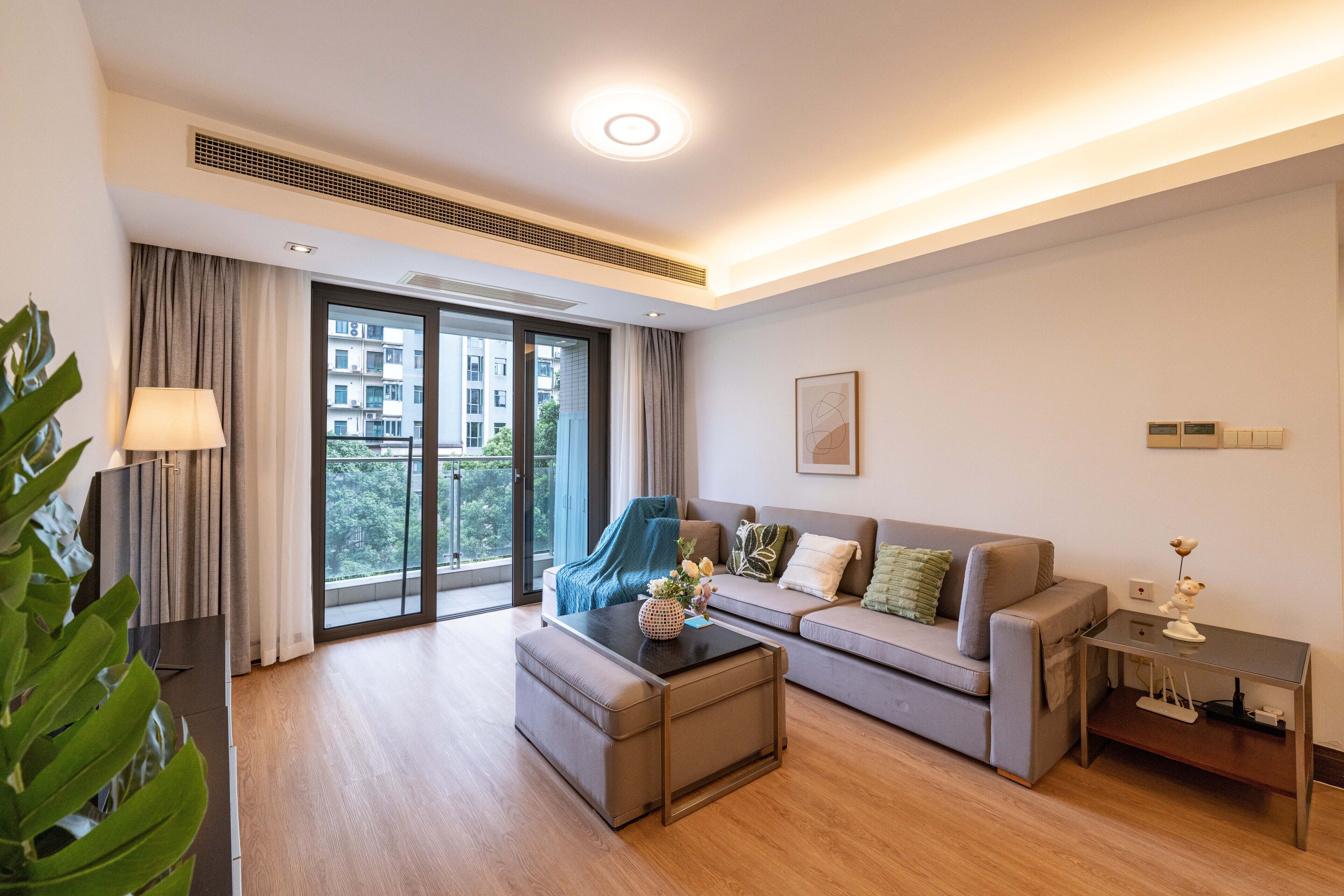 Superior Apartment, 1 Bedroom, Kitchen, City View | Living room | Smart TV