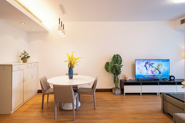 Interior - Tyms Modern 1BR 1BA Suite Xujiahui Shops (Shanghai)