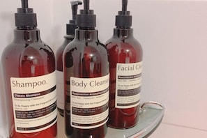 Bathroom amenities