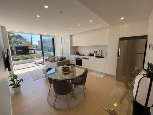 Executive Oasis | Chic 1BR + Courtyard Retreat