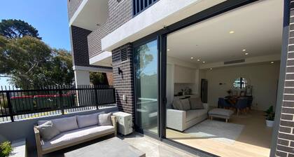 Executive Oasis | Chic 1BR + Courtyard Retreat