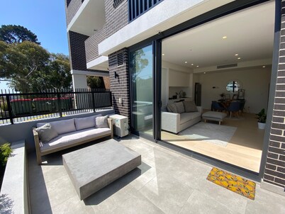 Executive Oasis | Chic 1BR + Courtyard Retreat