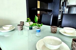 Dining - Loft B Imago Mall Sunset Seaview Golf Course 8-9pax 3Bedrooms 3 Bathrooms (Kota Kinabalu)