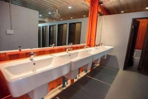 Bathroom - U Box Hostel (Koh Samui)