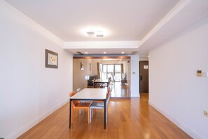 Superior Apartment, 2 Bedrooms, Kitchen, City View | Living room