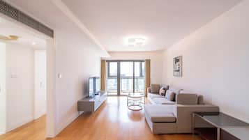 Superior Apartment, 2 Bedrooms, Kitchen, City View | Living room