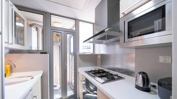 Superior Apartment, 2 Bedrooms, Kitchen, City View | Private kitchen