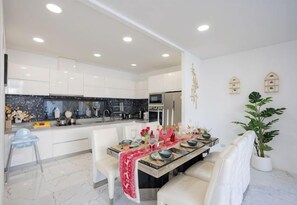 Unclassified image, 3 of 91, button - Your Days PLUS pool villa (Pattaya)