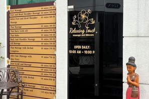 Gambar tidak terklasifikasi, 3 dari 20, tombol