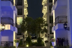 Outdoor pool - Olympus Urban Haven (Pattaya)