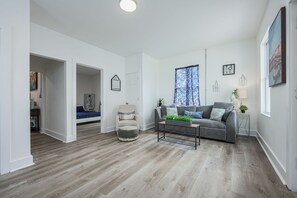 Smart TV - 1BR Cozy & Convenient Near All Pensacola Offers (Pensacola)