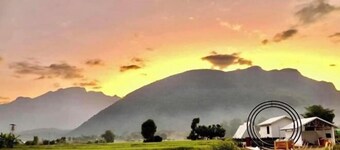 Paradise Resort & Cafe