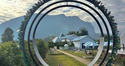 Paradise Resort & Cafe