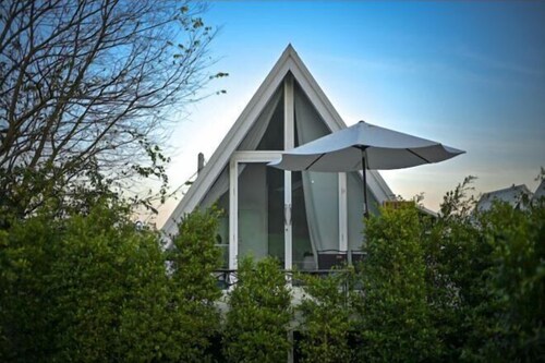 Paradise Resort & Cafe