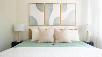 2 slaapkamers, een strijkplank/strijkijzer, gratis wifi, beddengoed