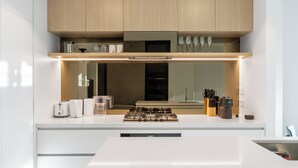 Coffee/tea maker, fridge, microwave, oven