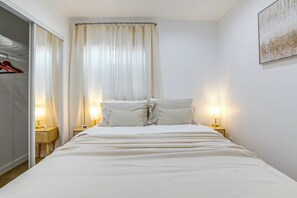 2 bedrooms, Internet, bed sheets - Work & Play! Apt < 1 Mi to Chino Valley Hospital (Chino)