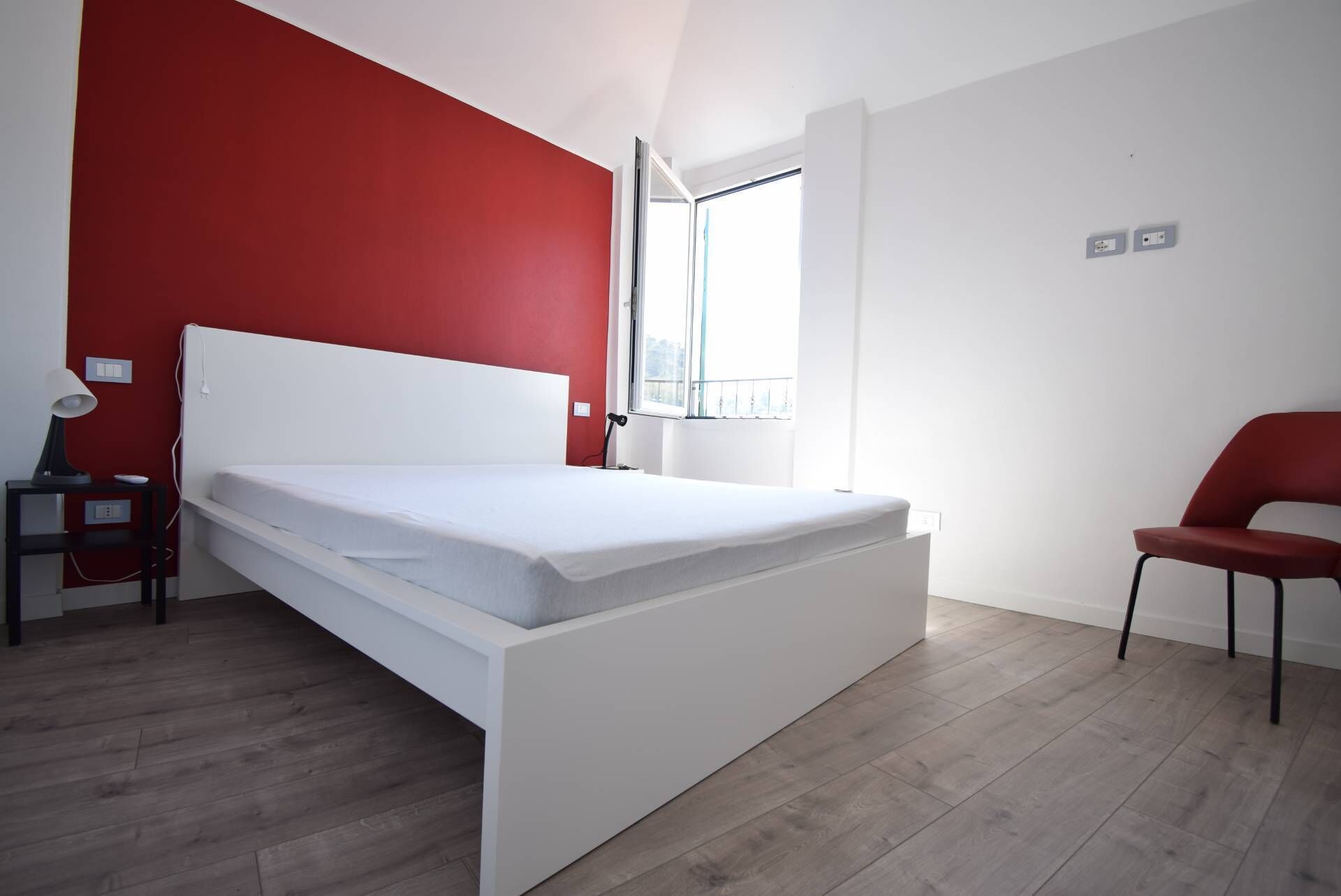 2 Schlafzimmer, Schreibtisch, Bügeleisen/Bügelbrett, Reisekinderbett