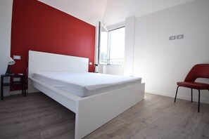 2 bedrooms, desk, iron/ironing board, travel cot