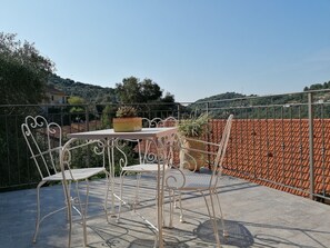 تناول الطعام بالخارج