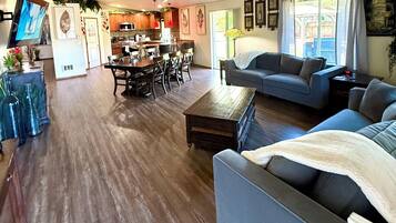 Télévision, cheminée