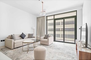 Televisión y oficina 