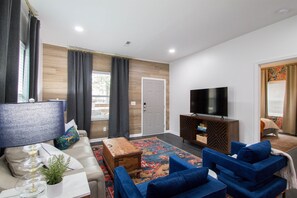 Smart TV - Your Cozy Boho Hideaway — Relax, Explore, Chill (BIRMINGHAM)