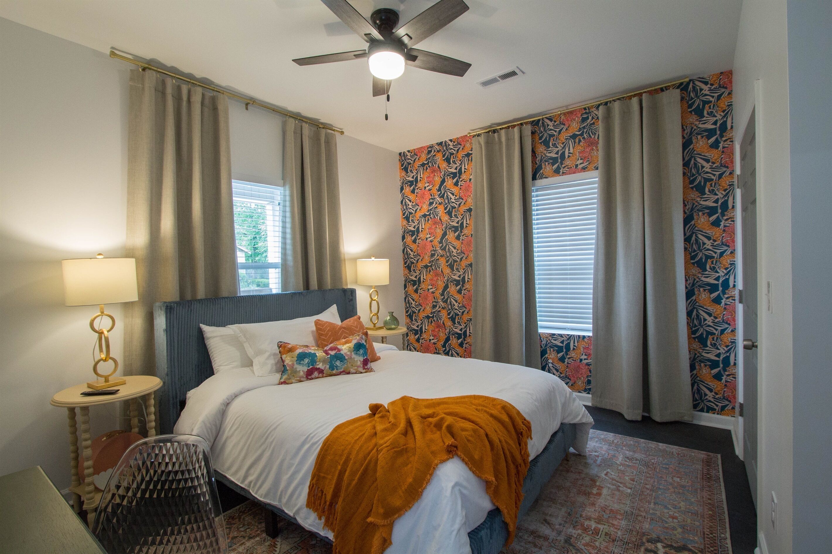 3 habitaciones, escritorio, tabla de planchar con plancha y wifi gratis 