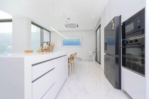 Private kitchen - Residence Villa｜Modern 3 Bedroom Pool Villa｜Warm Plus (Phuket)