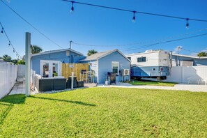 Exterior - Walk to Ocean! Home w/ Large Yard in Ormond Beach (Ormond Beach)