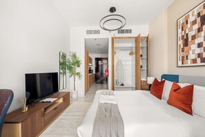 Desk, iron/ironing board, WiFi, bed sheets