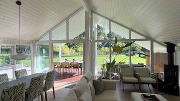 Télévision à écran plat