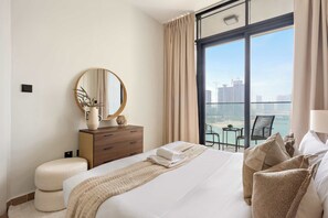 1 bedroom, desk, iron/ironing board, WiFi - Silkhaus Elegant 1BDR retreat | Al Maryah Island (Abu Dhabi)