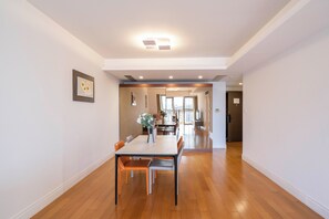 Superior Apartment, 2 Bedrooms, Kitchen, City View | Living room | Smart TV