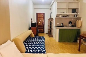 Cribs/infant beds - Introverts Inn Antipolo Taytay (Taytay)